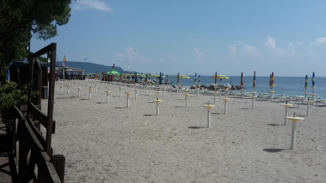 Appartamento Lido 'With Parking Space Included' Toscolano Maderno Exterior foto
