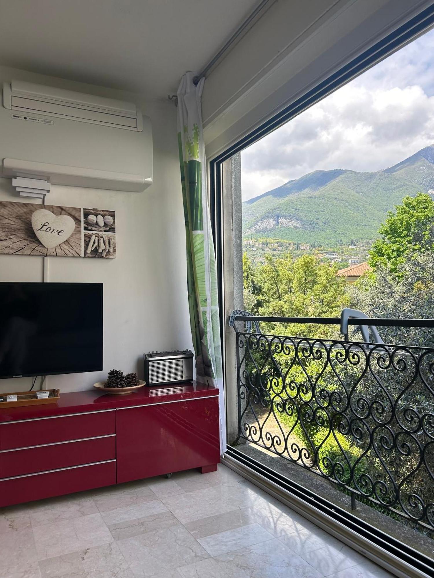 Appartamento Lido 'With Parking Space Included' Toscolano Maderno Exterior foto