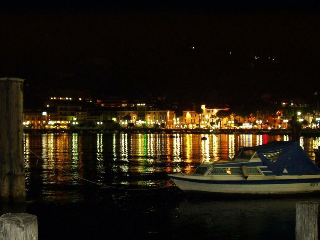 Appartamento Lido 'With Parking Space Included' Toscolano Maderno Exterior foto