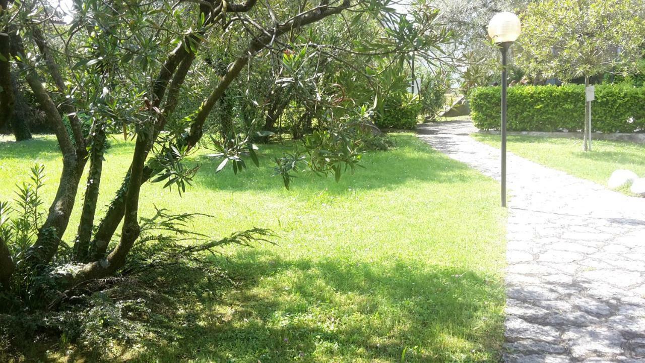 Appartamento Lido 'With Parking Space Included' Toscolano Maderno Exterior foto